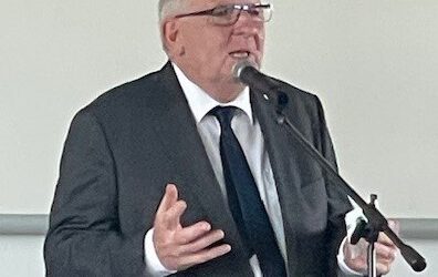 Klinik Blankenstein: Direktor Prof. André-Michael Beer verabschiedet